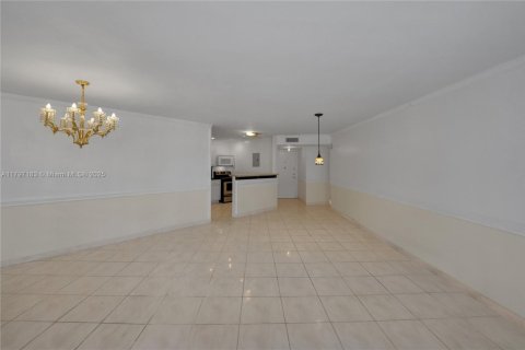Condo in Aventura, Florida, 1 bedroom  № 1861165 - photo 9