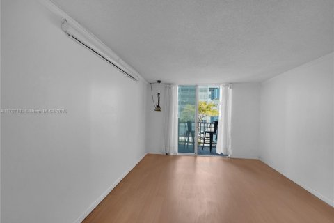Condo in Aventura, Florida, 1 bedroom  № 1861165 - photo 17