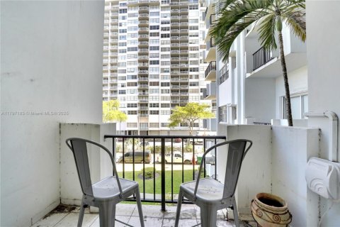 Condo in Aventura, Florida, 1 bedroom  № 1861165 - photo 21