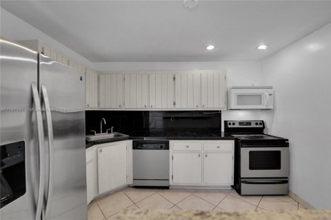 Condo in Aventura, Florida, 1 bedroom  № 1861165 - photo 14