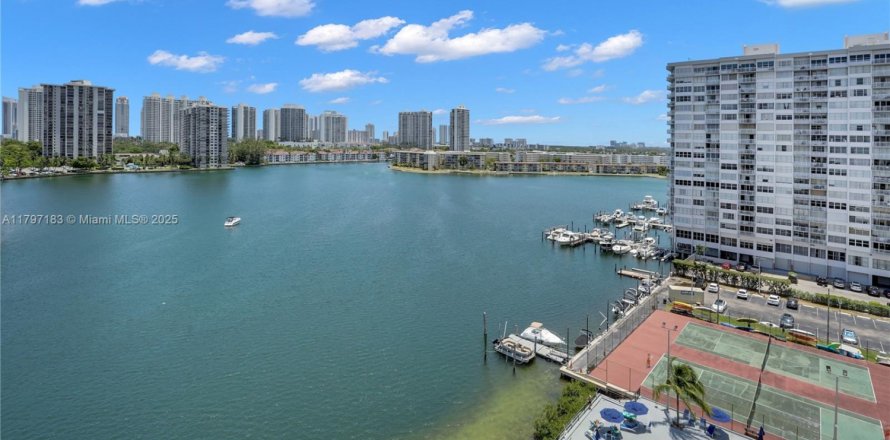 Condo in Aventura, Florida, 1 bedroom  № 1861165