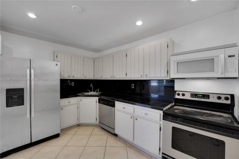 Condo in Aventura, Florida, 1 bedroom  № 1861165 - photo 13