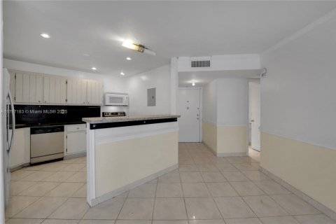 Condo in Aventura, Florida, 1 bedroom  № 1861165 - photo 11