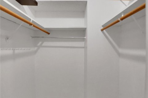 Condo in Aventura, Florida, 1 bedroom  № 1861165 - photo 24