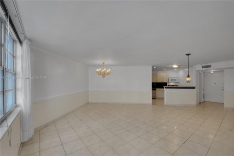 Condo in Aventura, Florida, 1 bedroom  № 1861165 - photo 10