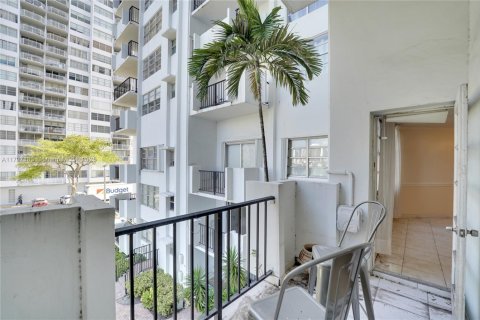 Condo in Aventura, Florida, 1 bedroom  № 1861165 - photo 23