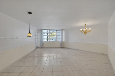 Condo in Aventura, Florida, 1 bedroom  № 1861165 - photo 5