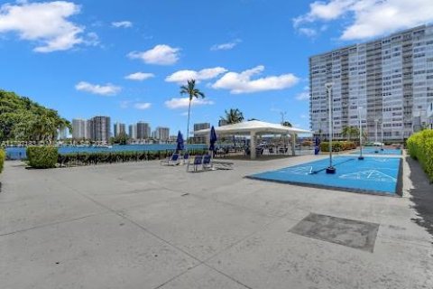 Condo in Aventura, Florida, 1 bedroom  № 1861165 - photo 3