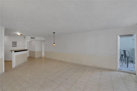 Condo in Aventura, Florida, 1 bedroom  № 1861165 - photo 16