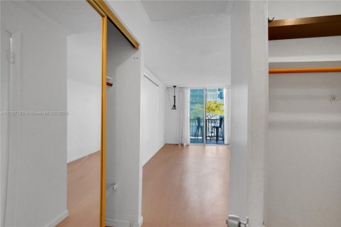 Condo in Aventura, Florida, 1 bedroom  № 1861165 - photo 25