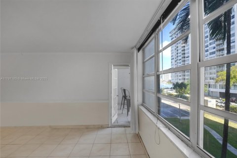 Condo in Aventura, Florida, 1 bedroom  № 1861165 - photo 20