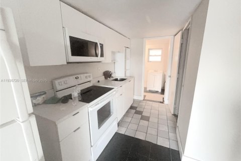 House in Miami, Florida 2 bedrooms, 94.76 sq.m. № 1994802 - photo 4