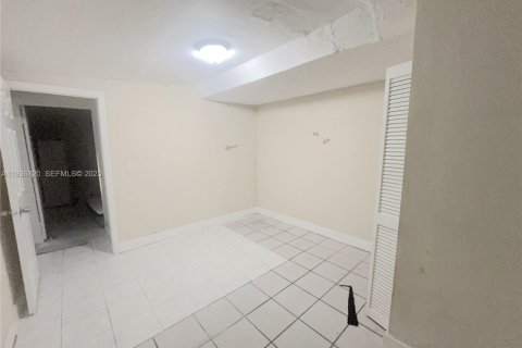 House in Miami, Florida 2 bedrooms, 94.76 sq.m. № 1994802 - photo 12