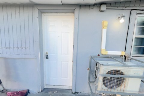 House in Miami, Florida 2 bedrooms, 94.76 sq.m. № 1994802 - photo 3