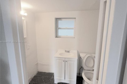 House in Miami, Florida 2 bedrooms, 94.76 sq.m. № 1994802 - photo 5