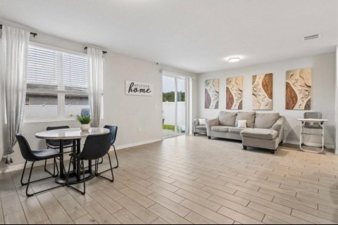Villa ou maison à vendre à Davenport, Floride: 4 chambres, 169.36 m2 № 2312972 - photo 2