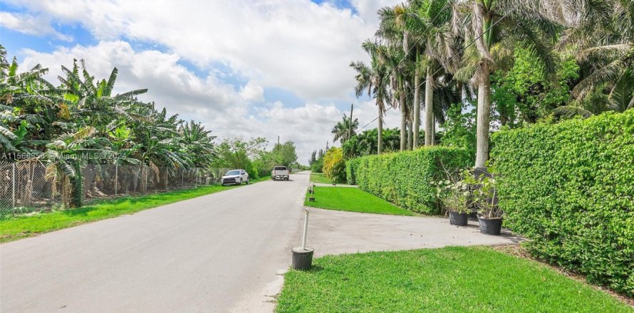 Land in Miami, Florida № 1118042