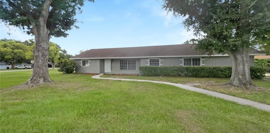 House in Lakeland, Florida 3 bedrooms, 169.27 sq.m. № 1817992