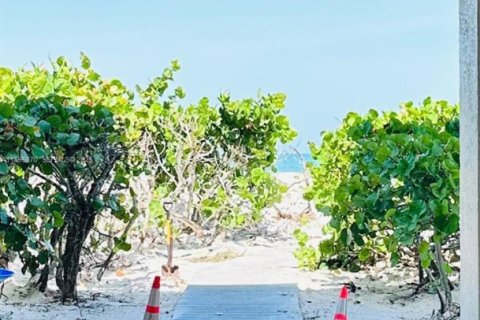 Condominio en venta en Saint Petersburg, Florida, 2 dormitorios, 110.55 m2 № 2034677 - foto 17