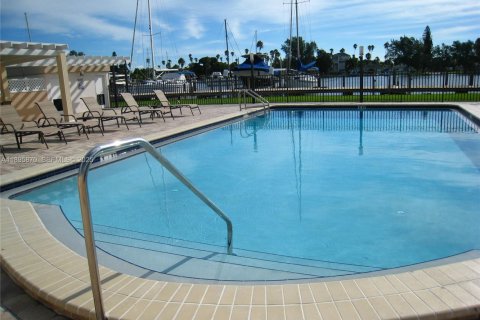 Condominio en venta en Saint Petersburg, Florida, 2 dormitorios, 110.55 m2 № 2034677 - foto 20