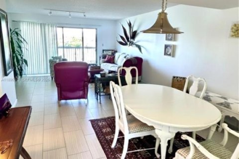 Condominio en venta en Saint Petersburg, Florida, 2 dormitorios, 110.55 m2 № 2034677 - foto 3