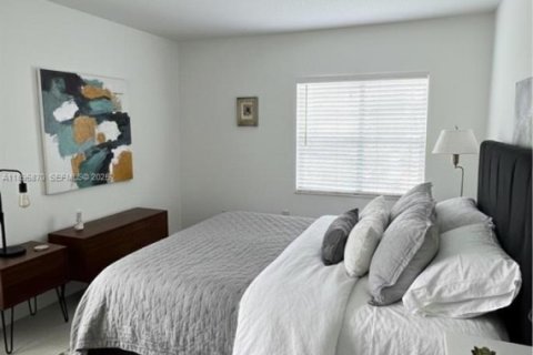 Condominio en venta en Saint Petersburg, Florida, 2 dormitorios, 110.55 m2 № 2034677 - foto 5