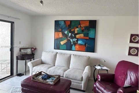 Condominio en venta en Saint Petersburg, Florida, 2 dormitorios, 110.55 m2 № 2034677 - foto 2