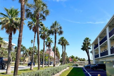 Condominio en venta en Saint Petersburg, Florida, 2 dormitorios, 110.55 m2 № 2034677 - foto 15