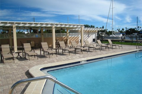 Condominio en venta en Saint Petersburg, Florida, 2 dormitorios, 110.55 m2 № 2034677 - foto 21