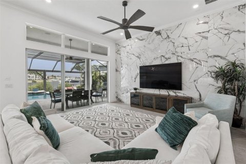 House in Apollo Beach, Florida 6 bedrooms, 544.69 sq.m. № 2120246 - photo 13