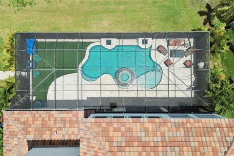 House in Apollo Beach, Florida 6 bedrooms, 544.69 sq.m. № 2120246 - photo 9