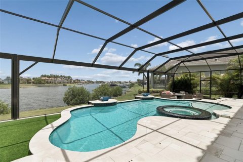 House in Apollo Beach, Florida 6 bedrooms, 544.69 sq.m. № 2120246 - photo 3