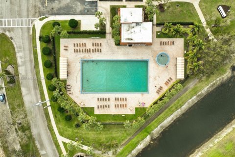 Townhouse in West Palm Beach, Florida 2 bedrooms, 114.83 sq.m. № 2042407 - photo 18