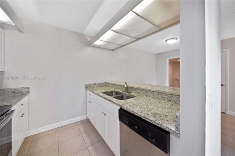 Townhouse in West Palm Beach, Florida 2 bedrooms, 114.83 sq.m. № 2042407 - photo 8