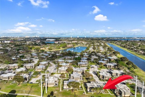 Townhouse in West Palm Beach, Florida 2 bedrooms, 114.83 sq.m. № 2042407 - photo 16