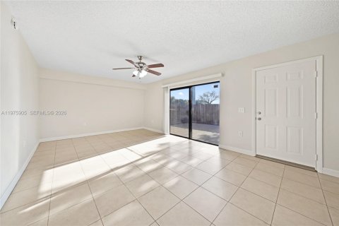 Townhouse in West Palm Beach, Florida 2 bedrooms, 114.83 sq.m. № 2042407 - photo 2