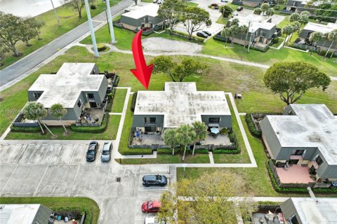 Townhouse in West Palm Beach, Florida 2 bedrooms, 114.83 sq.m. № 2042407 - photo 20