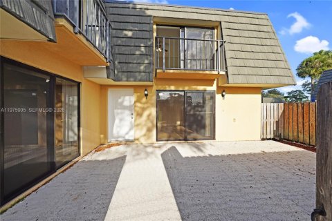 Townhouse in West Palm Beach, Florida 2 bedrooms, 114.83 sq.m. № 2042407 - photo 15