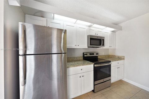 Townhouse in West Palm Beach, Florida 2 bedrooms, 114.83 sq.m. № 2042407 - photo 7