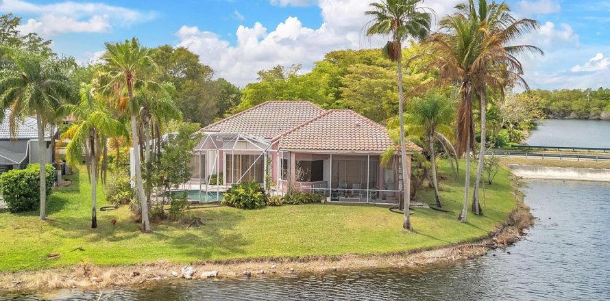 House in Coral Springs, Florida 4 bedrooms, 245.91 sq.m. № 2088313