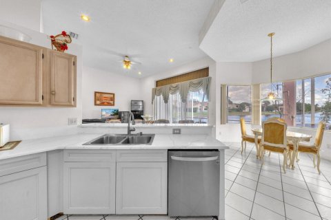 House in Coral Springs, Florida 4 bedrooms, 245.91 sq.m. № 2088313 - photo 7