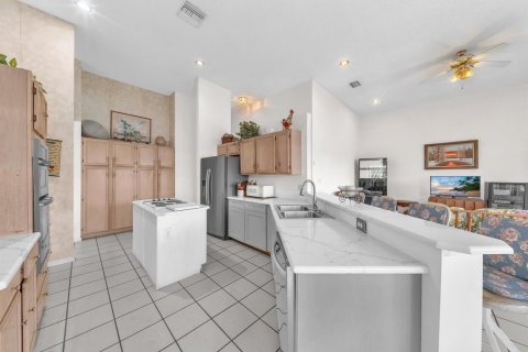House in Coral Springs, Florida 4 bedrooms, 245.91 sq.m. № 2088313 - photo 6