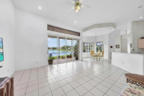 House in Coral Springs, Florida 4 bedrooms, 245.91 sq.m. № 2088313 - photo 3