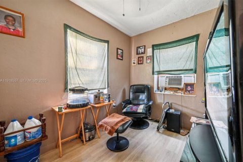 Casa en venta en Miami Gardens, Florida, 3 dormitorios, 111.48 m2 № 1976863 - foto 13