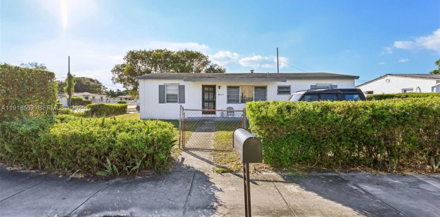 Casa en Miami Gardens, Florida 3 dormitorios, 111.48 m2 № 1976863