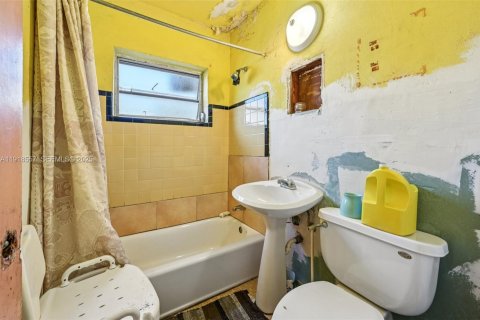 Casa en venta en Miami Gardens, Florida, 3 dormitorios, 111.48 m2 № 1976863 - foto 9