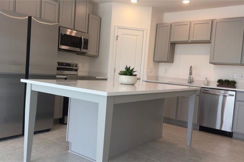 Townhouse in Lakeland, Florida 3 bedrooms, 153.47 sq.m. № 2167138 - photo 4