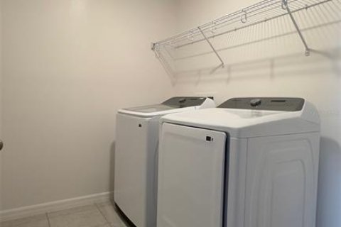 Townhouse in Lakeland, Florida 3 bedrooms, 153.47 sq.m. № 2167138 - photo 13