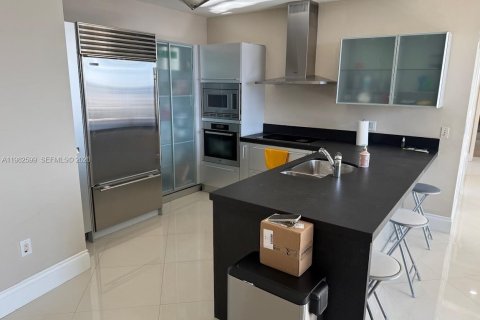 Condominio en alquiler en Sunny Isles Beach, Florida, 2 dormitorios, 146.51 m2 № 2049216 - foto 11