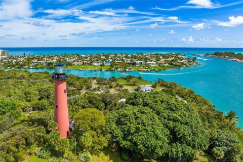 Villa ou maison à vendre à Jupiter Inlet Colony, Floride: 3 chambres, 300.91 m2 № 1985238 - photo 1